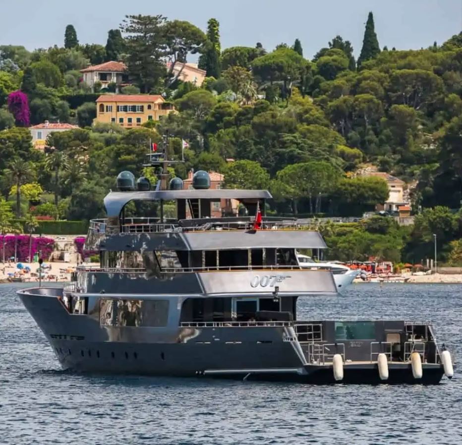super yacht 007 sinks in greece