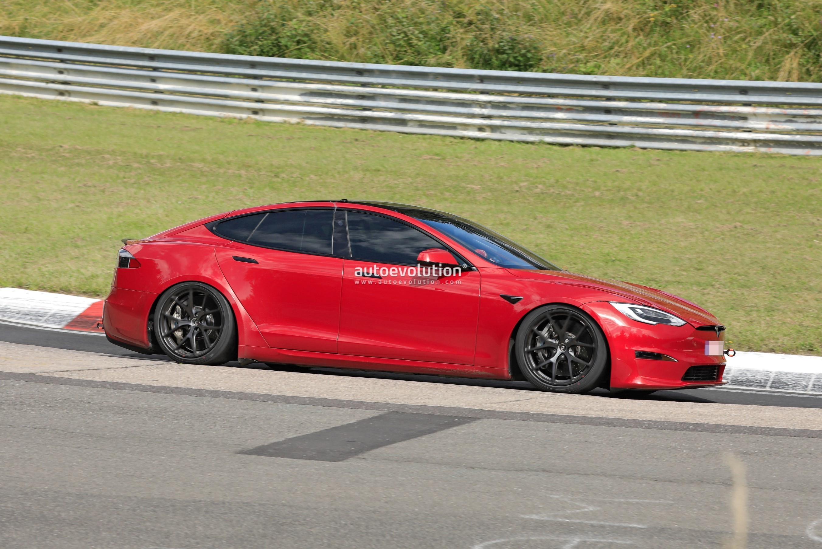 favoriete springen Monopoly Tesla Eyeing Nurburgring Lap Record With Nearly Stock Model S Plaid -  autoevolution