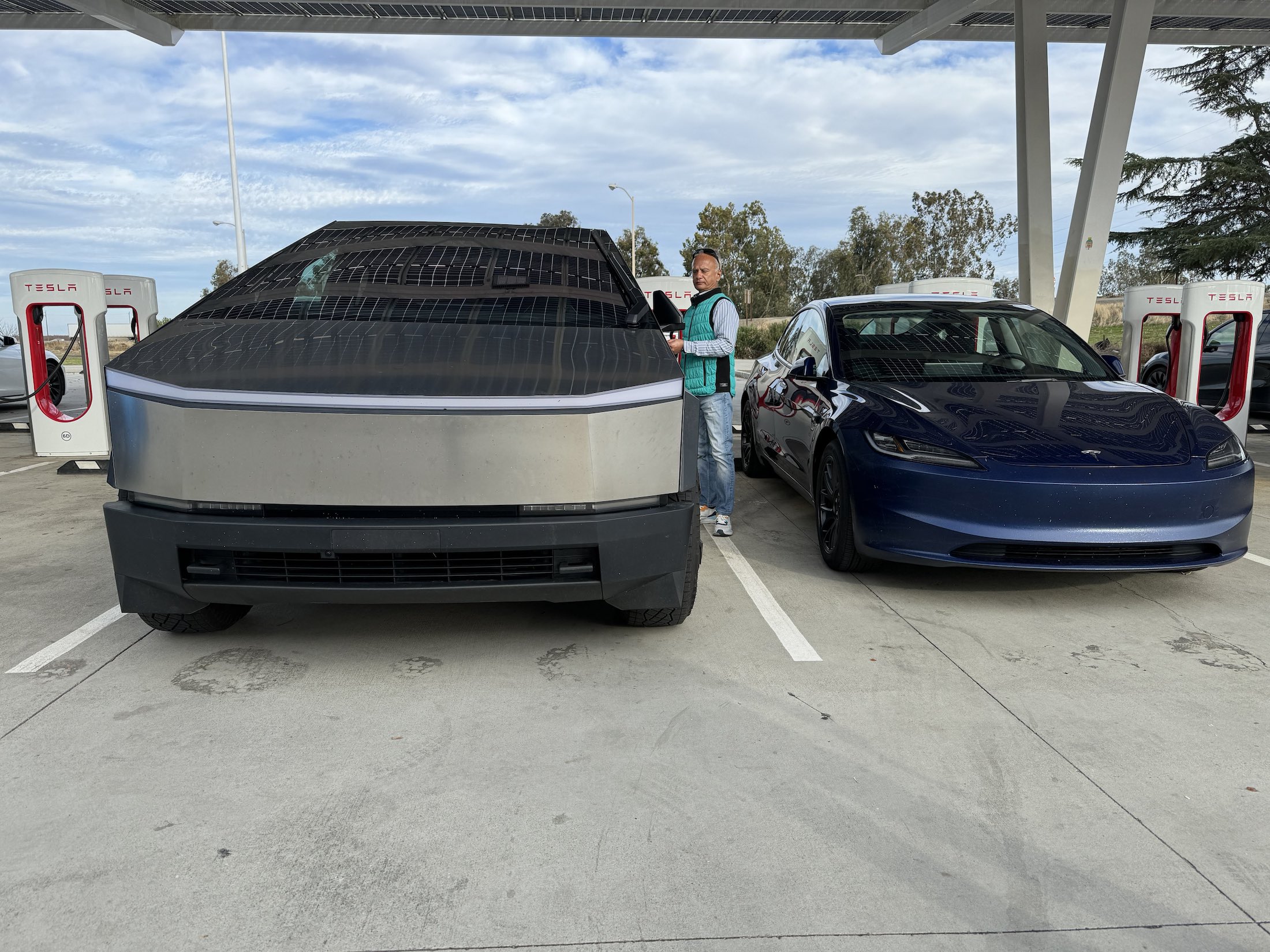 New Tesla Model 3 Gets Dwarfed by the Cybertruck While Resting at a  Supercharger - autoevolution