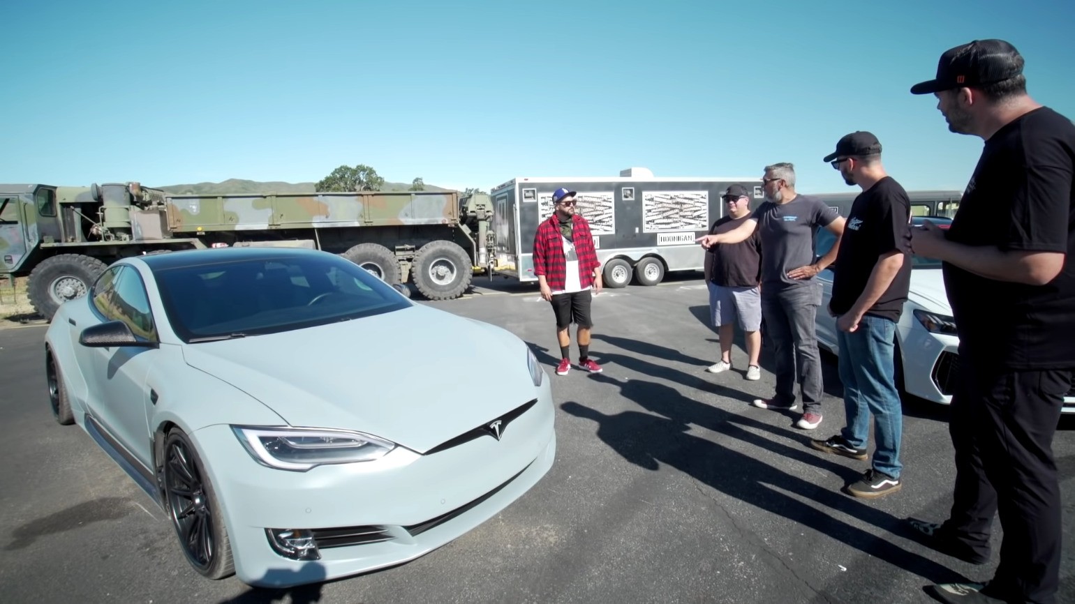 vlam Bloedbad Maak een bed Tesla Model S Apex Drag Races 700 HP Audi RS 6 Wagon, Both Have Cheetah  Mode - autoevolution
