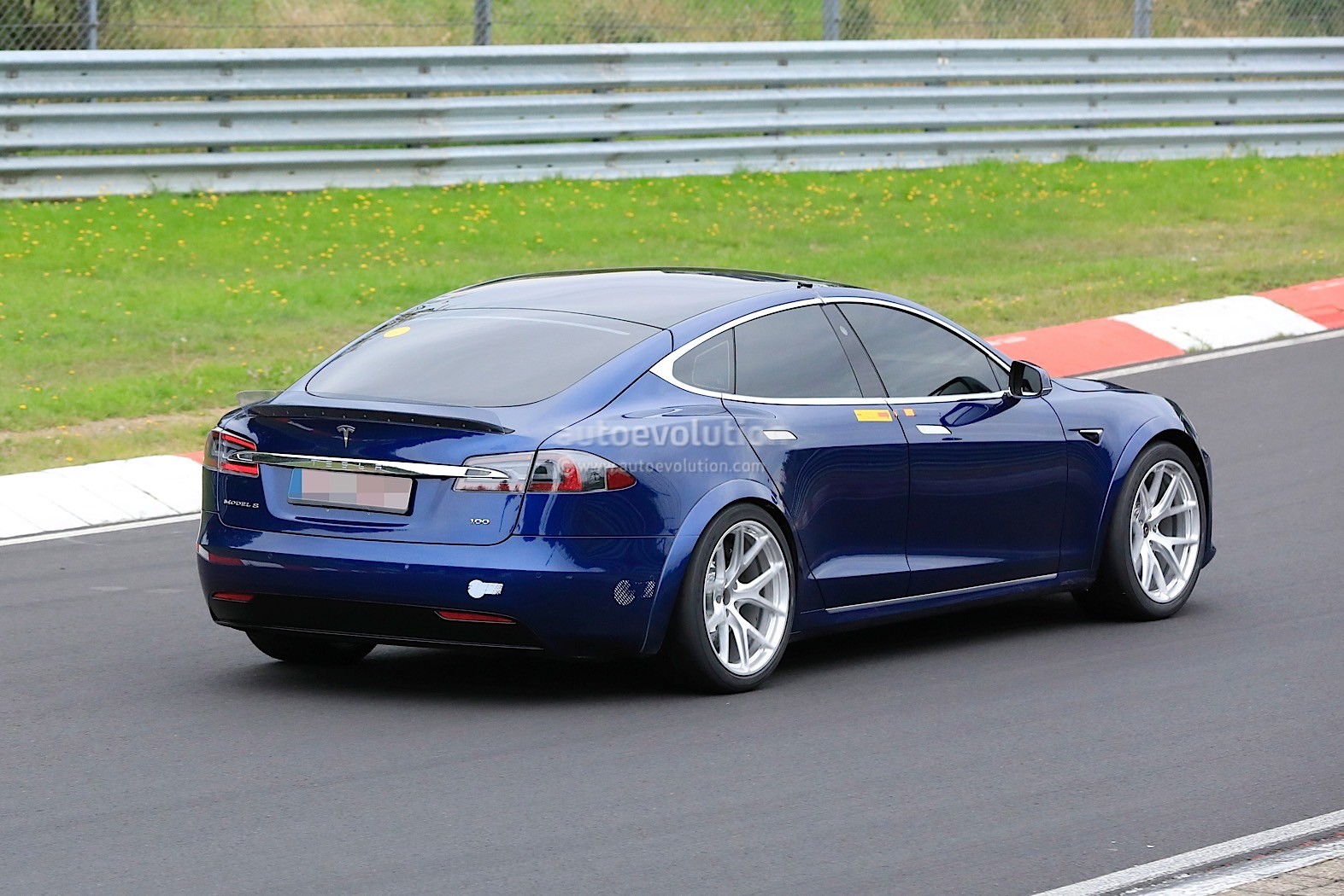 Tesla Model S Plaid Loses Giant Rear Wing, Does One Nurburgring Lap at