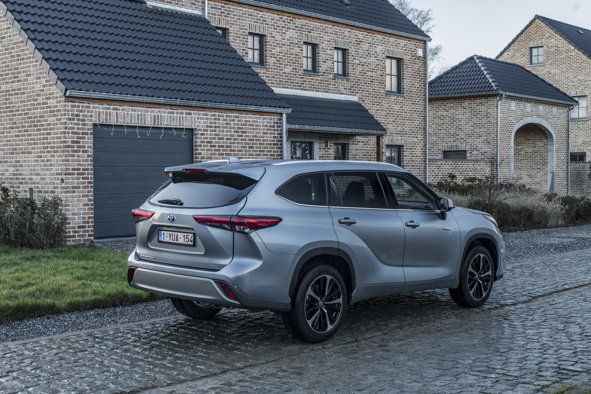 The 2021 Toyota Highlander Has Arrived in Europe With Hybrid AWD