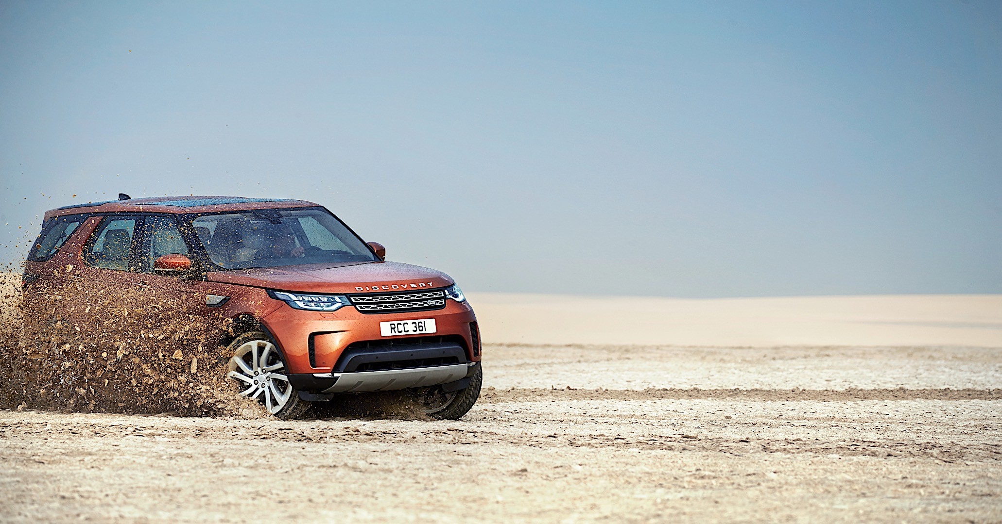 The Curious Case of the Car Everyone Wanted, But Nobody Bought: The Land  Rover Discovery 5 - autoevolution