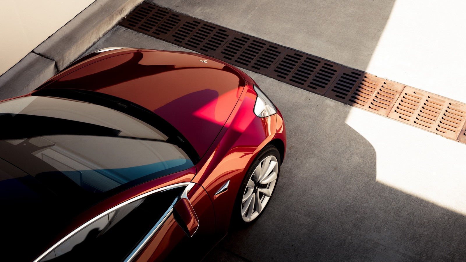 The First Tesla Model 3 Deliveries Reveal 310 Mile Range And Other Details Autoevolution 