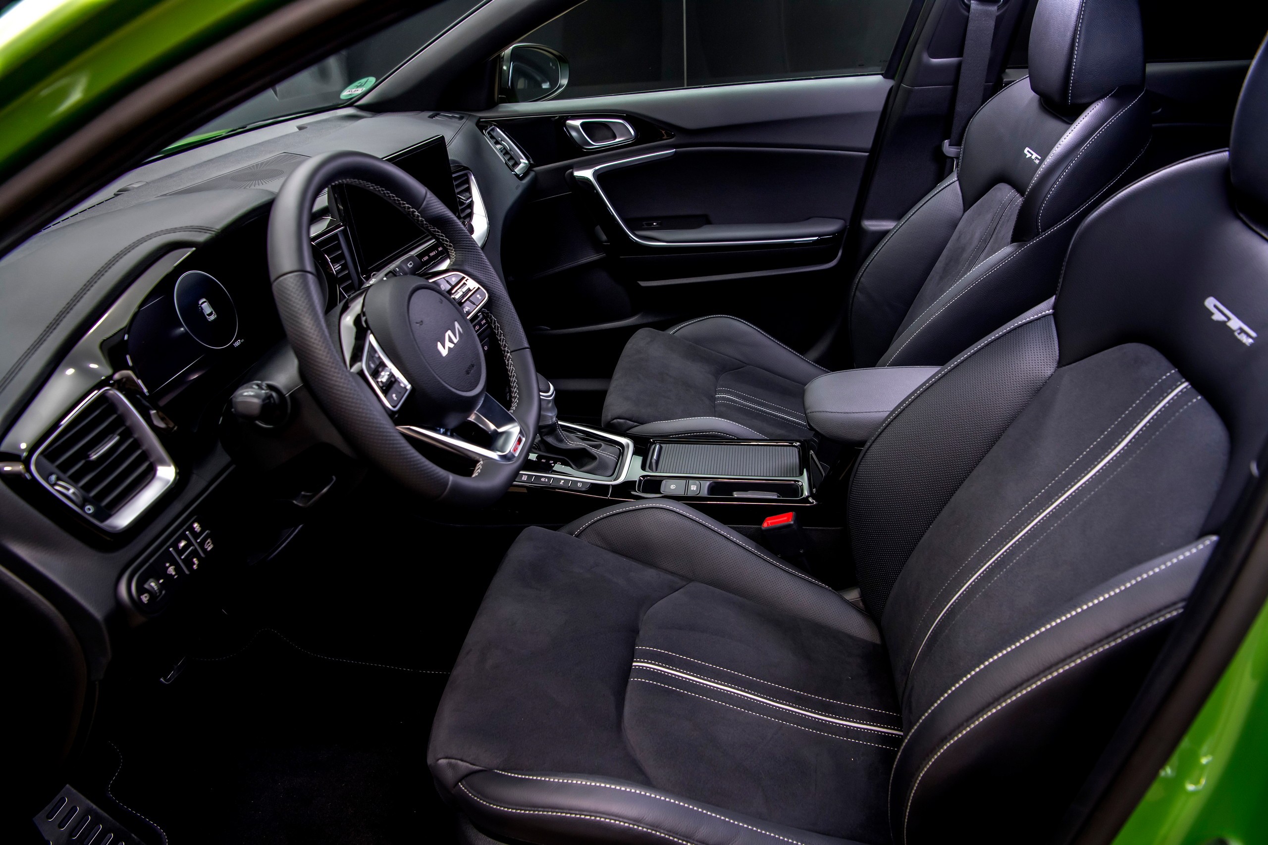 Kia XCeed Facelift (2022) Teased