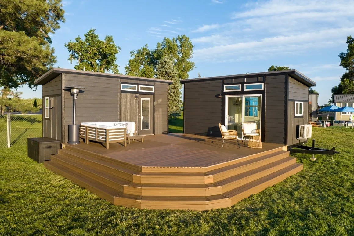 Tiny house boosts living space with motorized deck and spiral