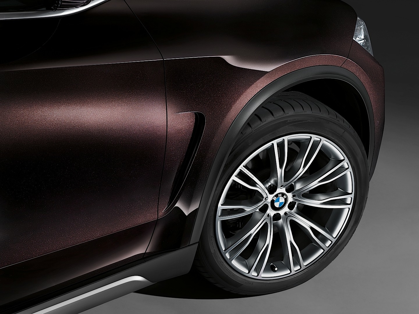 What are the features of the BMW X5?