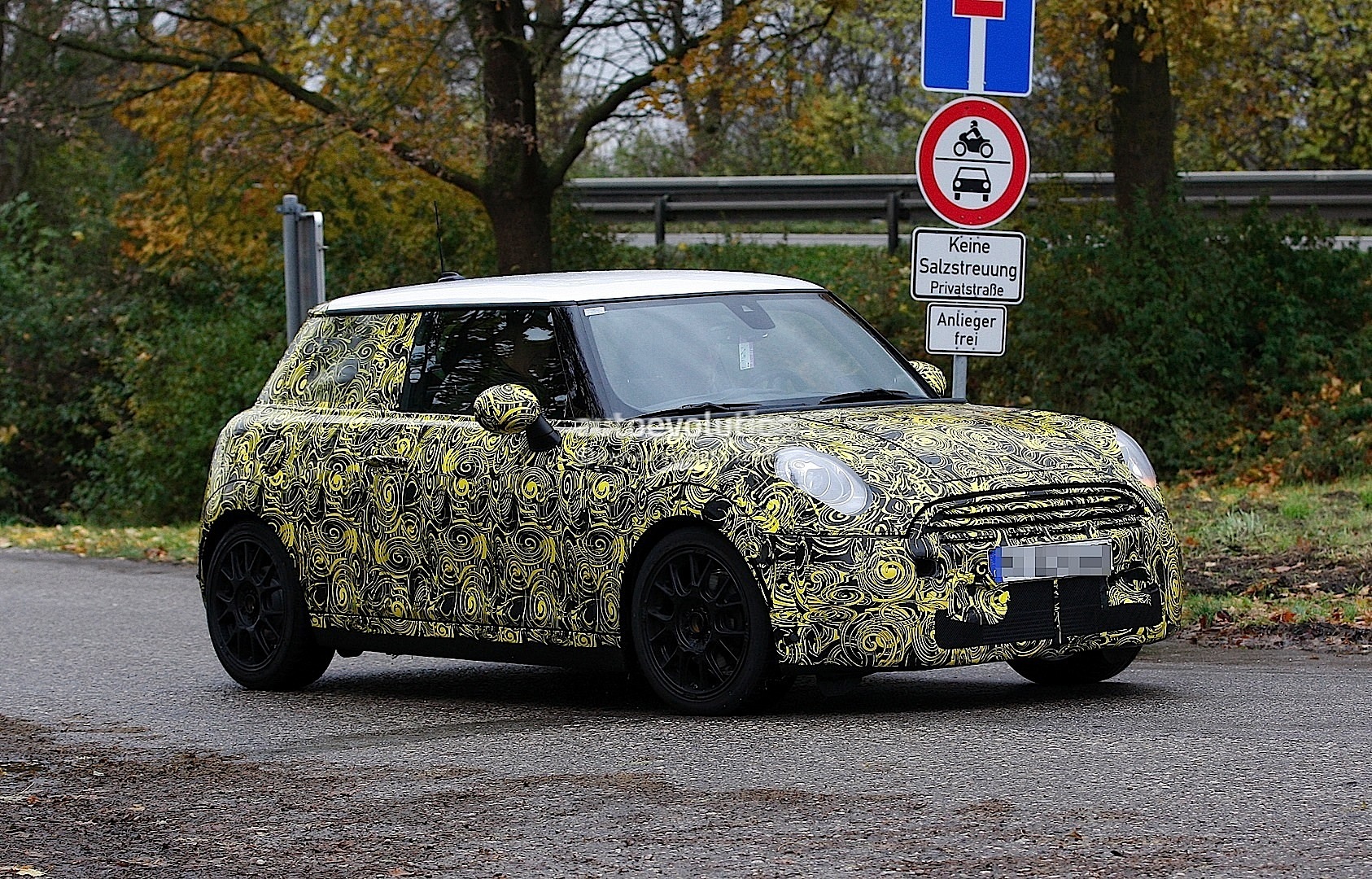 The New MINI Cooper Has a Lot of New Features - autoevolution