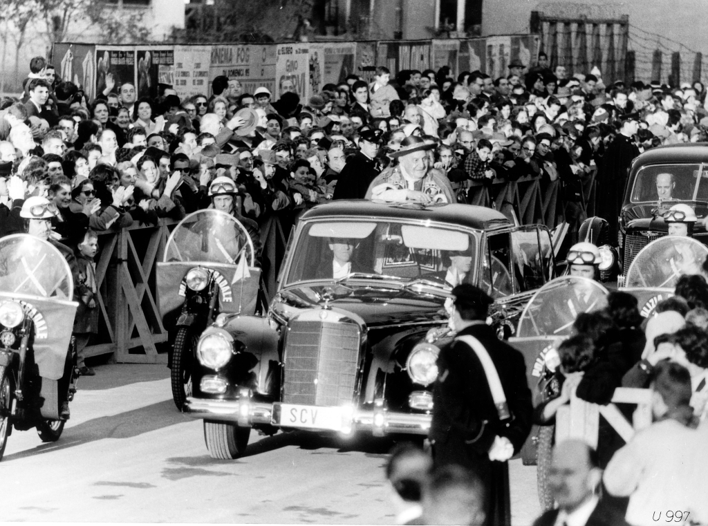 The Popemobile: a History of Holy Benzes - autoevolution