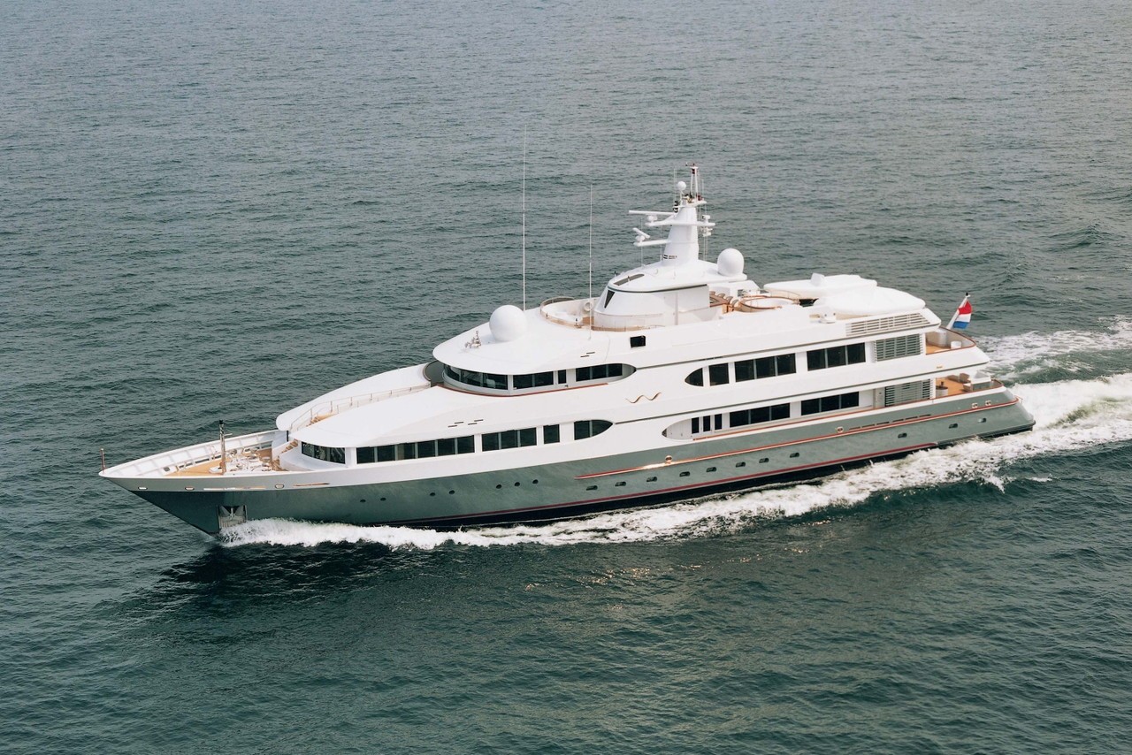 The Prince Of Brunei S 19m Scandalous Party Superyacht Sold After Two Decades Autoevolution
