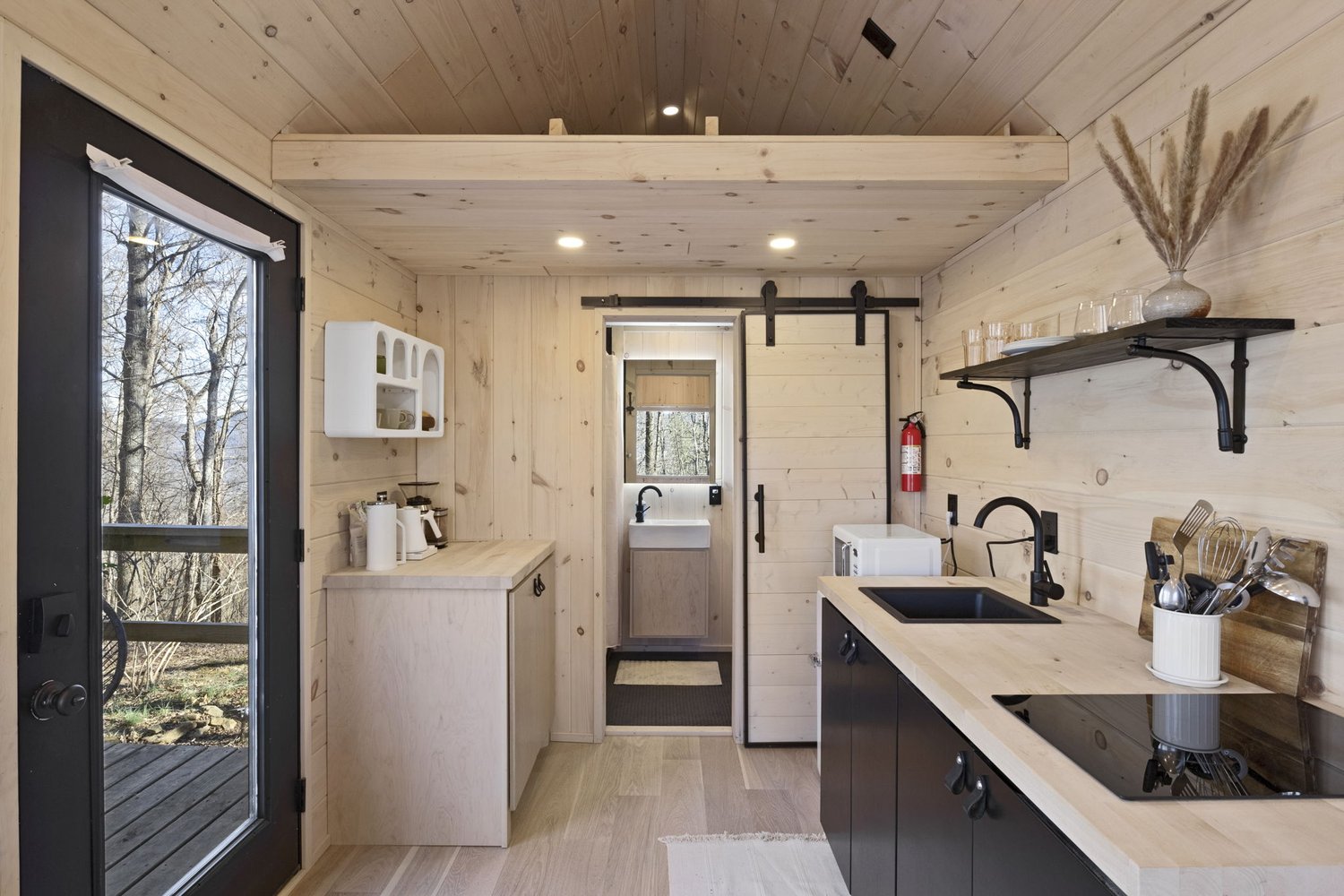 The Weekender Is A Nordic Style Tiny Home Perfect For Your Weekend Getaways Autoevolution 