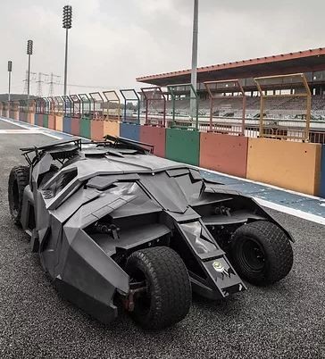 https://s1.cdn.autoevolution.com/images/news/gallery/the-worlds-first-electric-batmobile-is-here-an-awesome-tumbler-replica_4.jpg