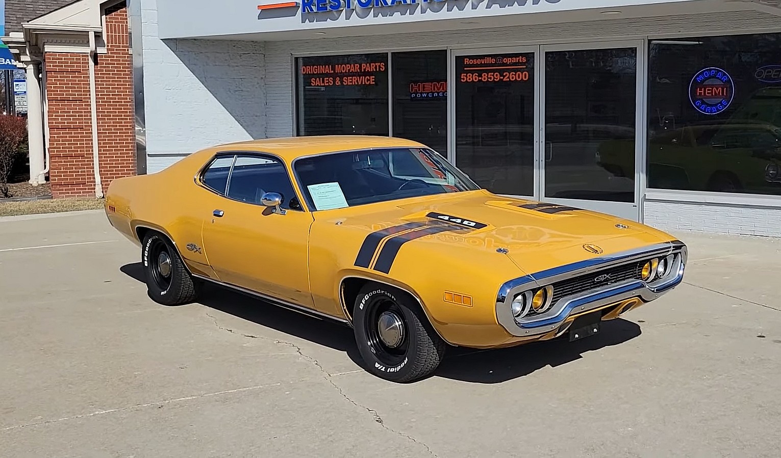 This 1971 Plymouth GTX Is a Fully Restored Rarity With a Nasty Surprise Under the Hood - autoevolution