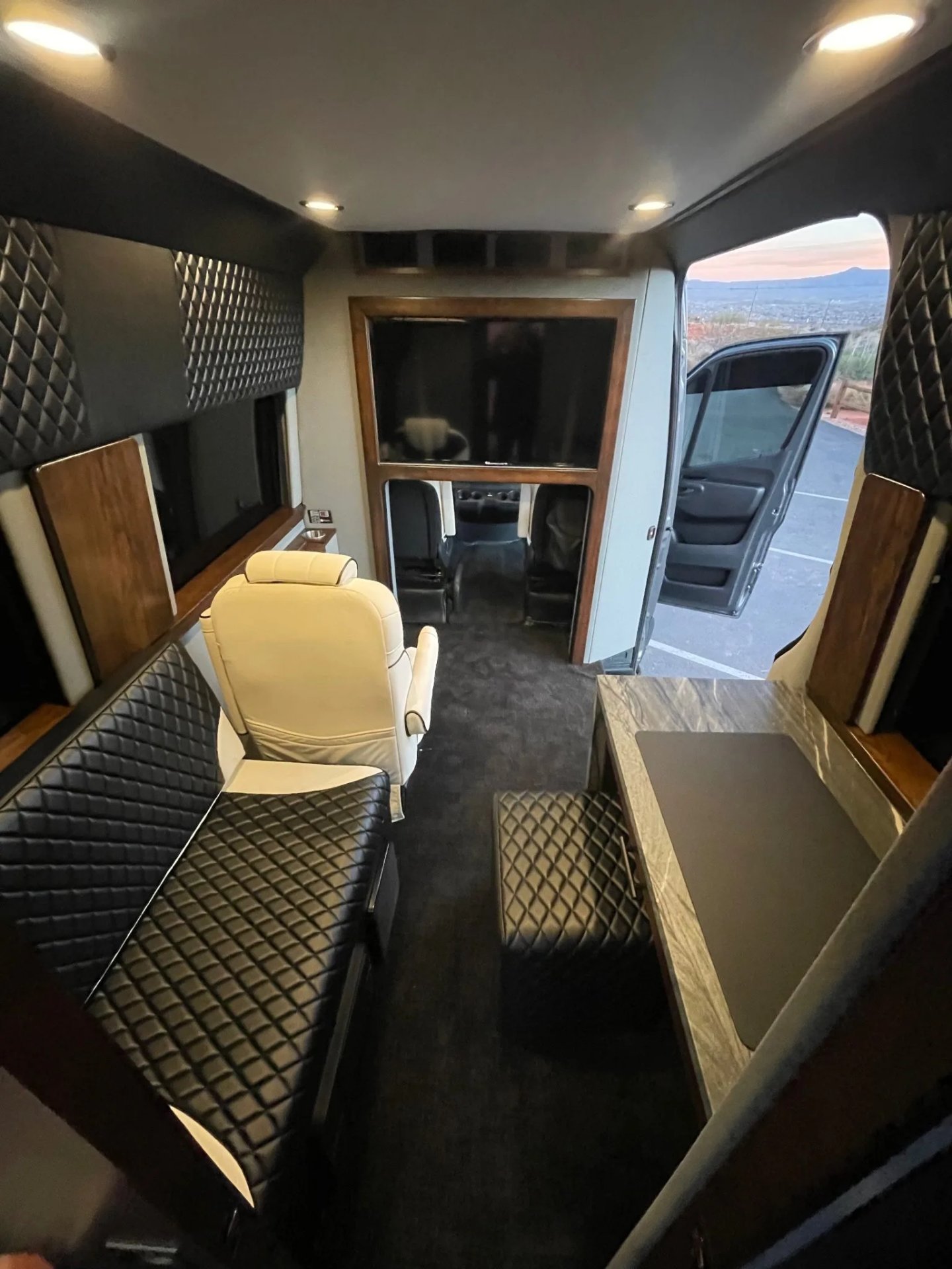 This 2020 Mercedes-Benz Sprinter 2500 Mobile Office Van Is Not What It  Seems - autoevolution