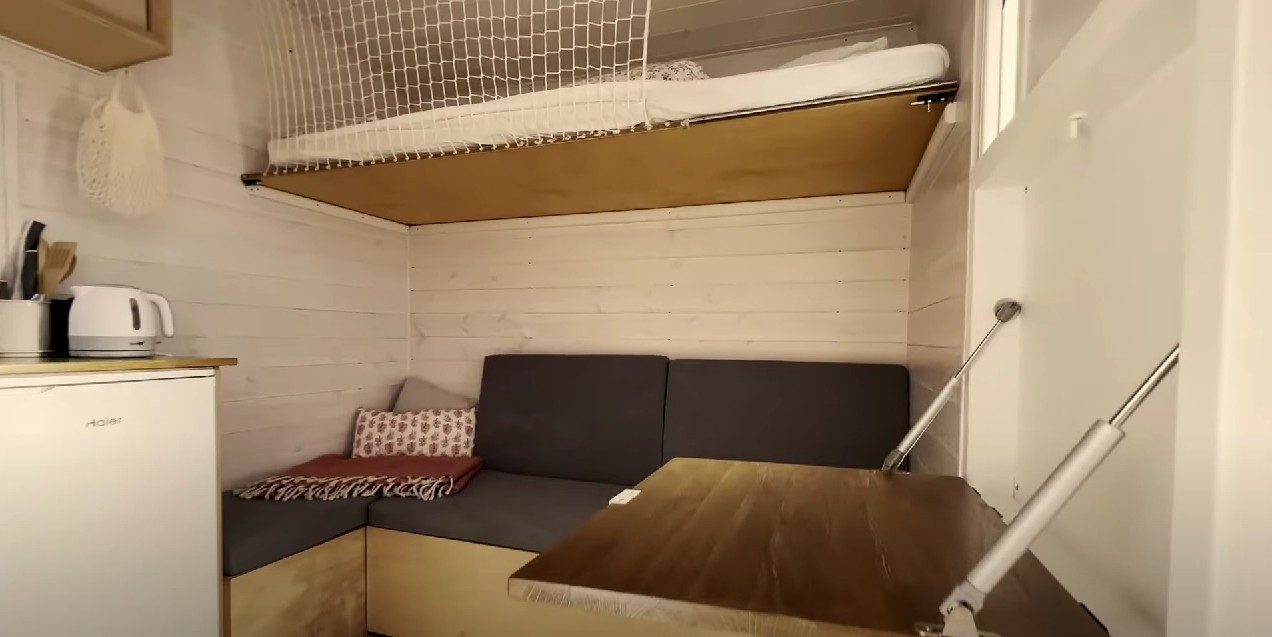 https://s1.cdn.autoevolution.com/images/news/gallery/this-pint-sized-tiny-house-packs-all-the-essentials-comes-with-two-sleeping-spaces_4.jpg