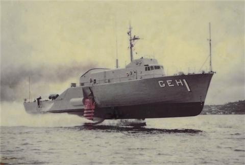 USS Plainview, cet ancien hydroptère qui a traversé les mers, rouille maintenant dans l’Oregon This-us-navy-hydrofoil-once-flew-across-the-water-now-it-rots-in-an-oregon-mudflat_5