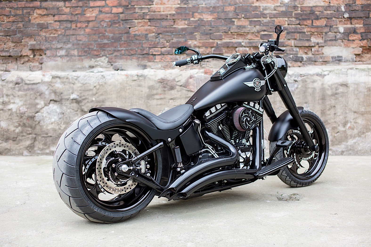 “Thug” Harley-Davidson Nirvana Is American Rock on Shuriken Wheels ...