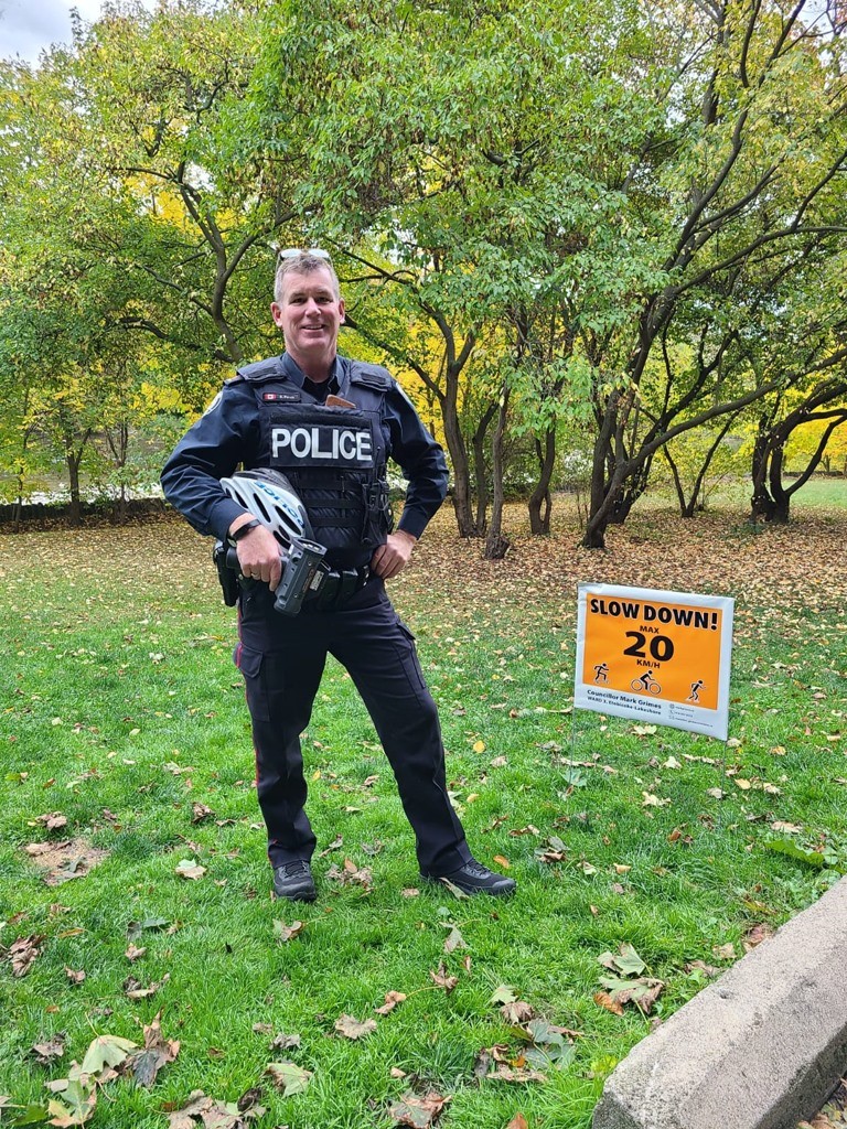 toronto cops use radar guns on cyclists on bike path and people arent having it_3
