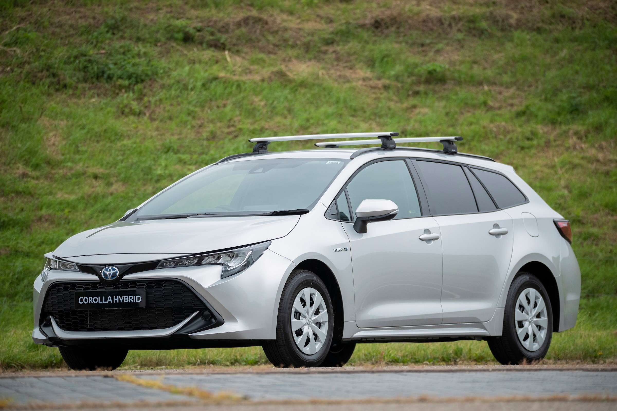 https://s1.cdn.autoevolution.com/images/news/gallery/toyota-turns-the-corolla-touring-sports-into-a-commercial-van-gives-it-hybrid-power_1.jpg