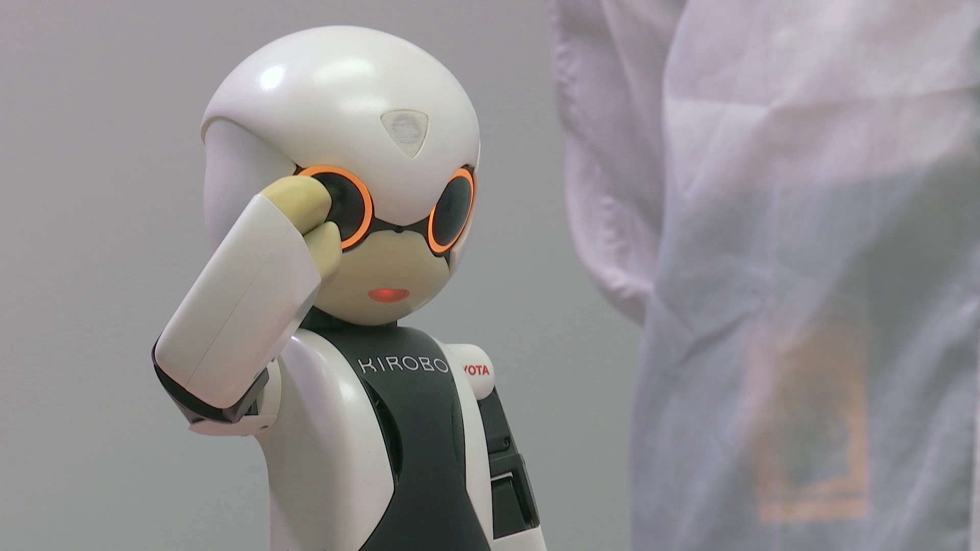 Toyota Kirobo Mini Communication Partner Talking Robot Bluetooth figure figurine 