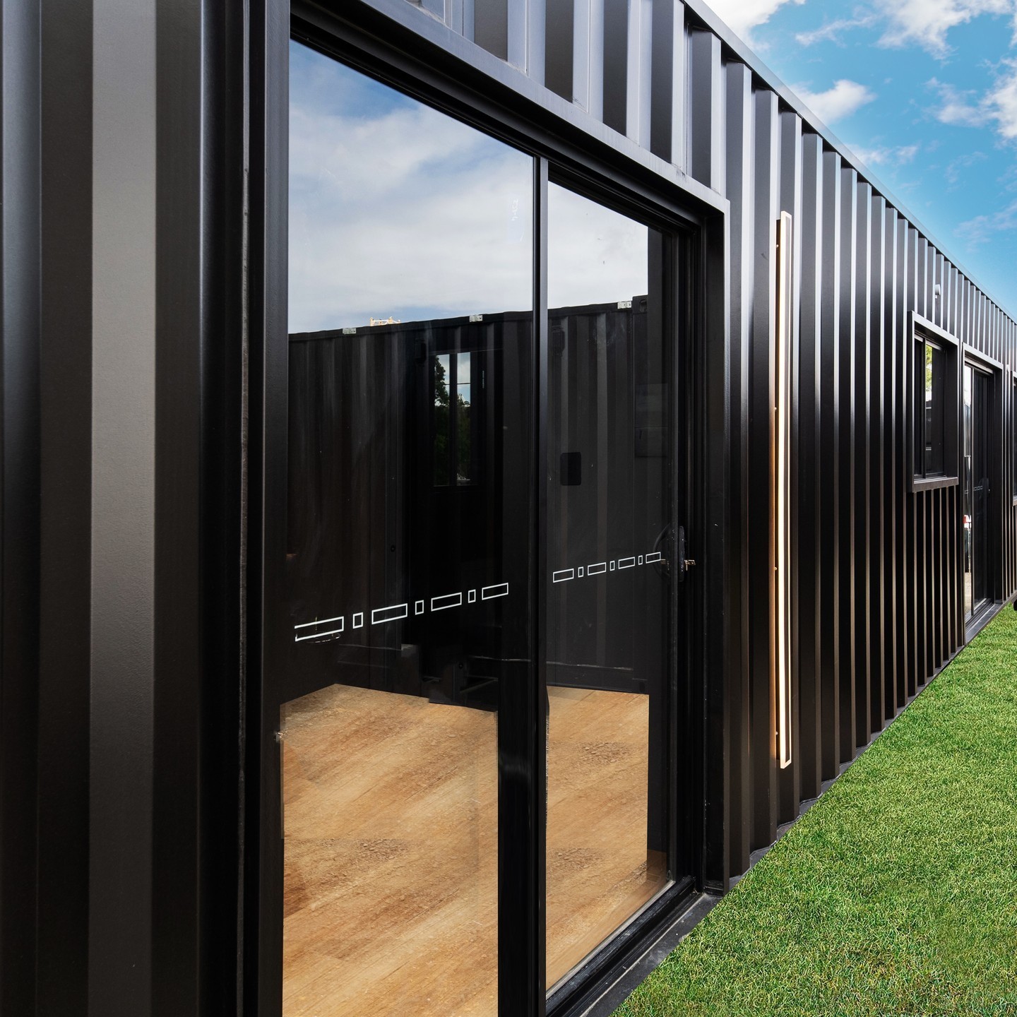 Two-Bedroom Container Home Blends Urban Style With Modern Luxury -  autoevolution