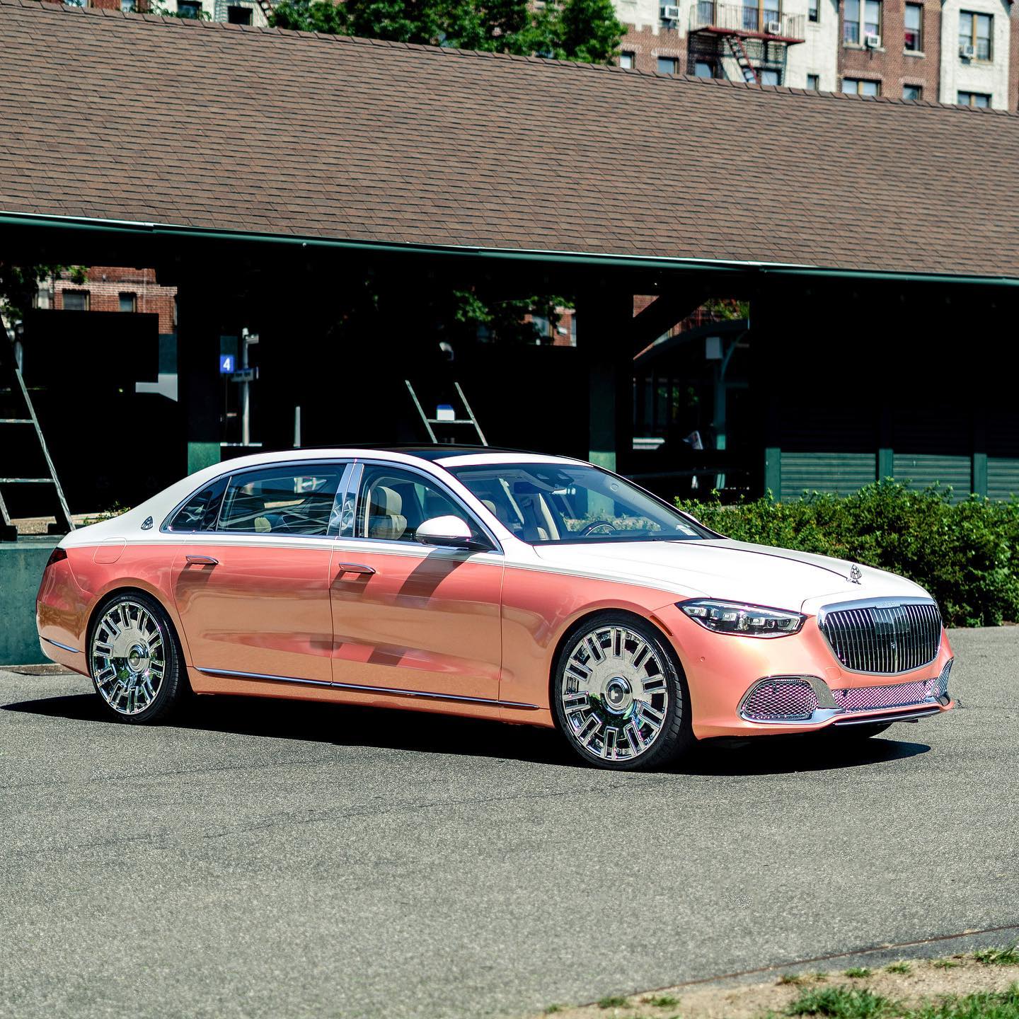 Two-Tone Maybach S 580 Laid on Chromed Forgis Has Those Summer