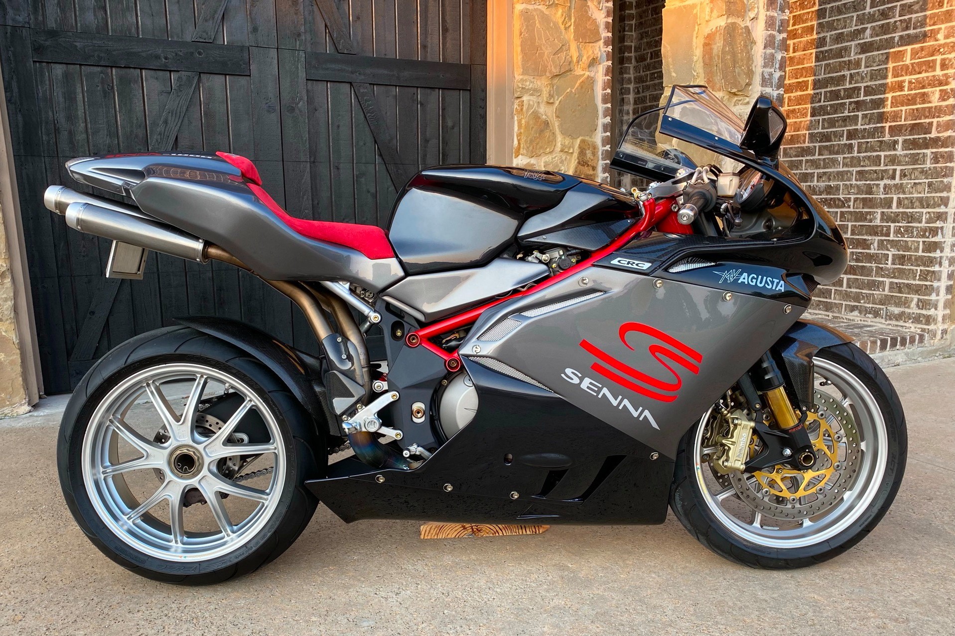 Ultra Rare Mv Agusta F4 1000 Senna Is A Two Wheeled Rocket With 172 Hp On Tap Autoevolution