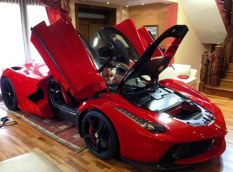 Updated: LaFerrari Owner Keeps His Car in the Living Room - autoevolution