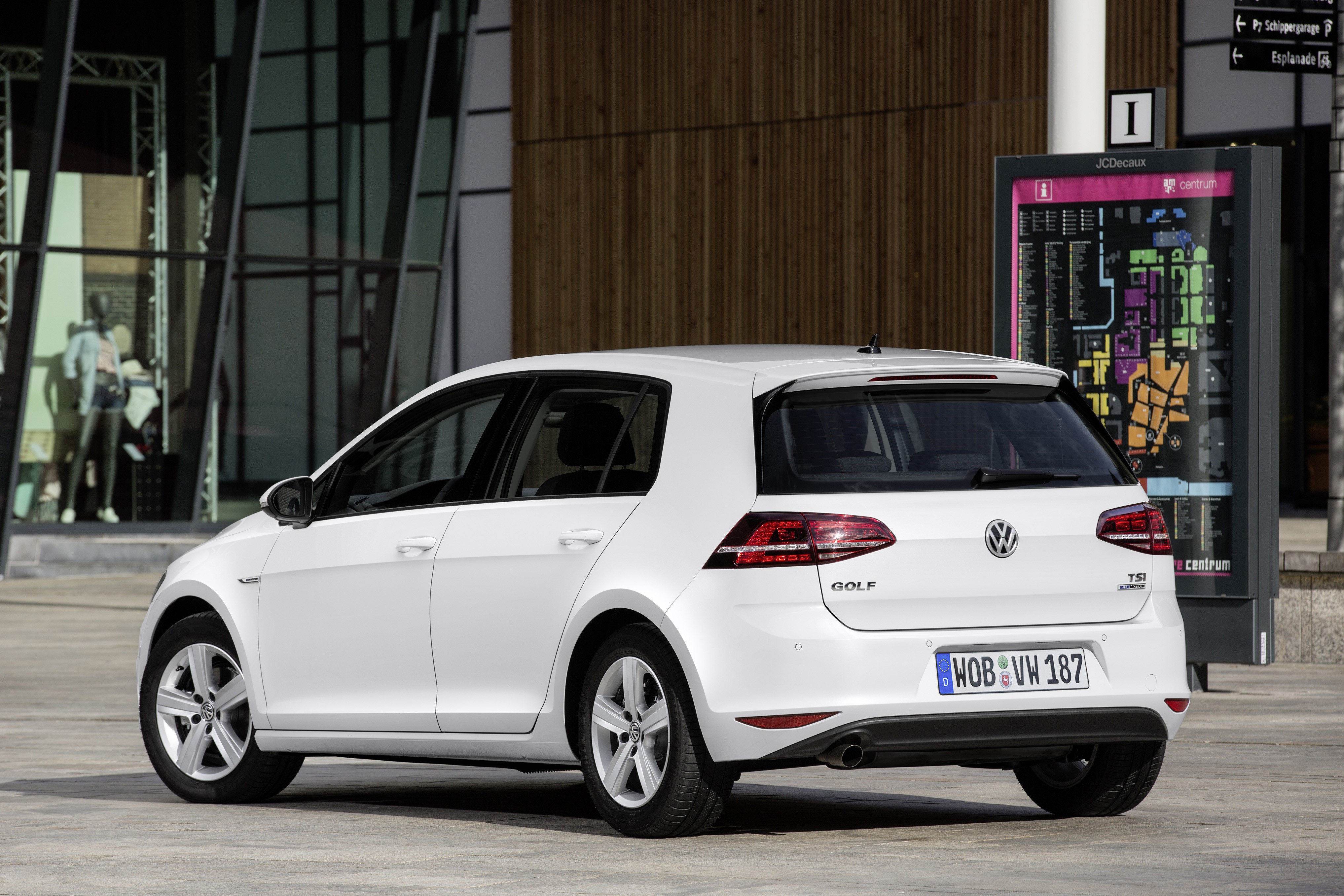 Volkswagen Golf 1.0 TSI BlueMotion Debuts With 3-Cylinder Turbo Engine ...