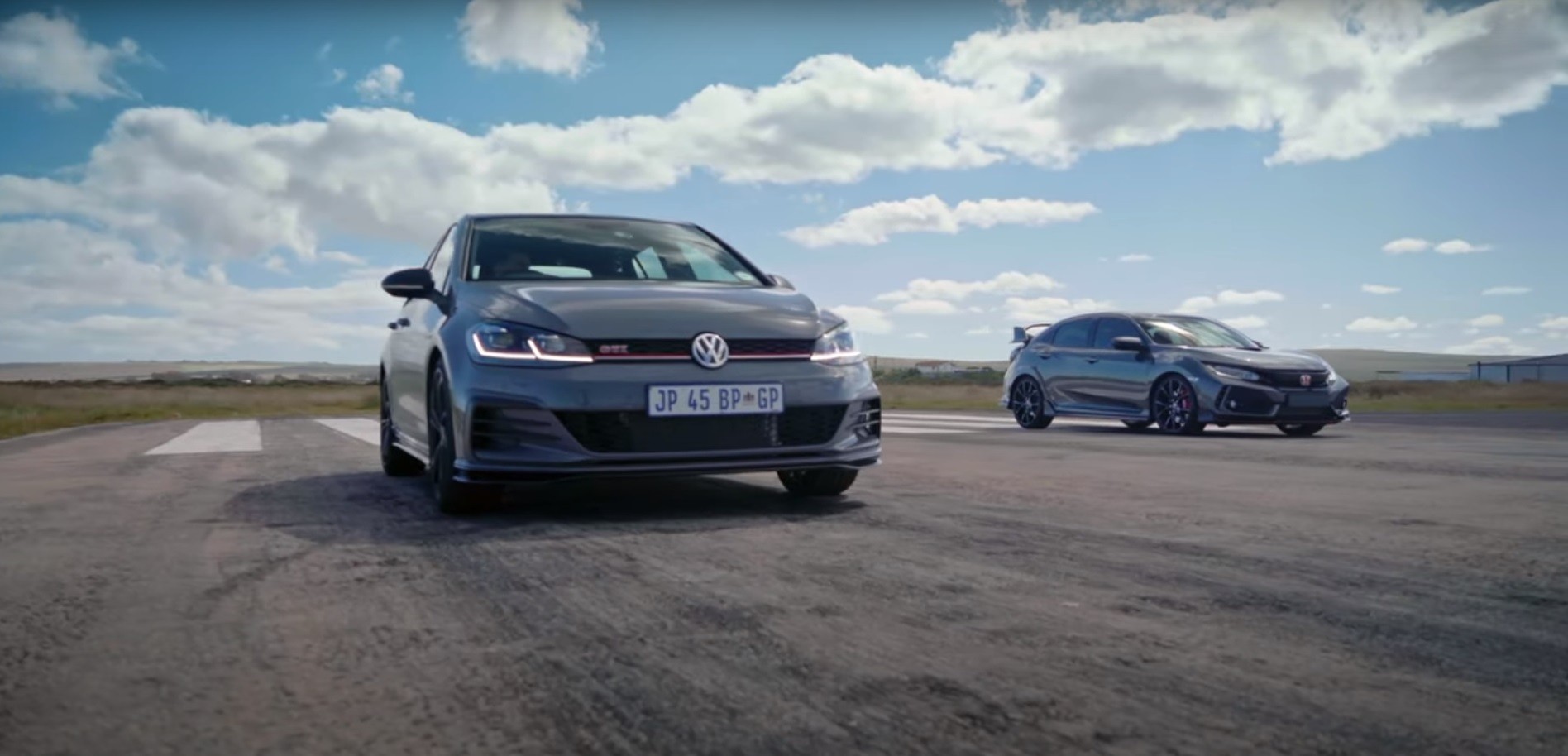 Volkswagen Golf GTI TCR vs. Honda Civic TypeR Drag Race