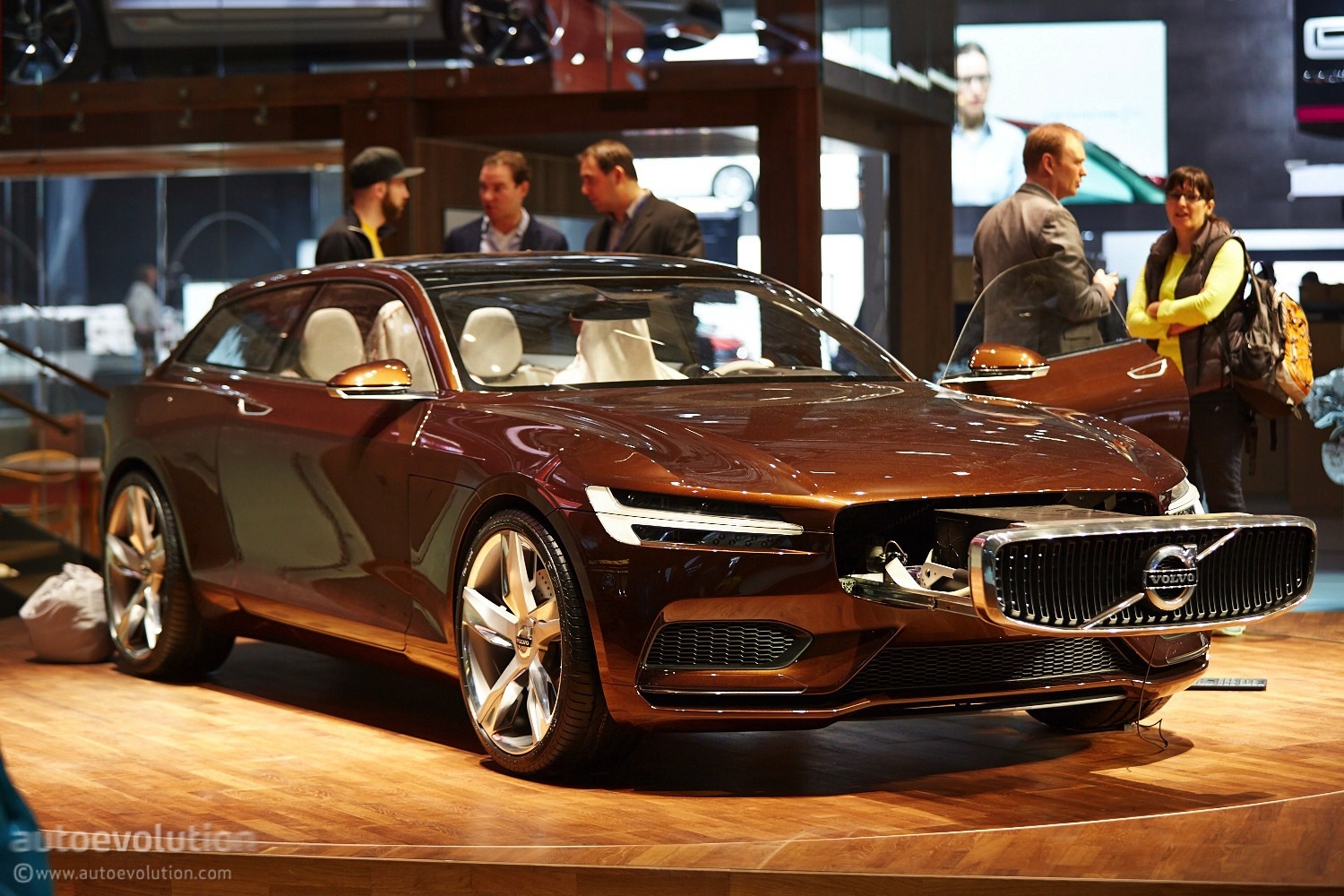 Volvo Concept Estate Is the Future at Geneva [Live Photos] - autoevolution