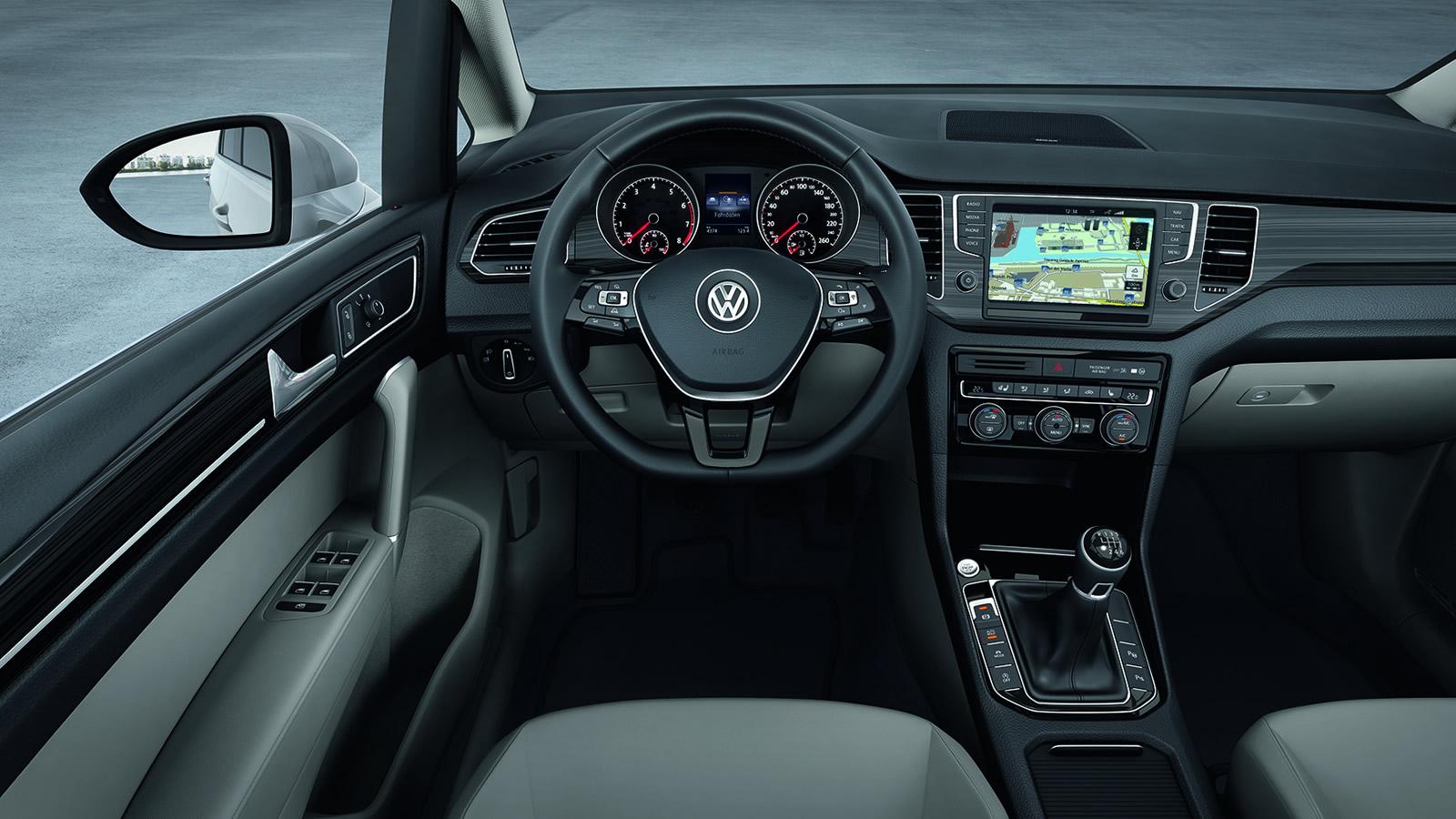 Volkswagen Golf Sportsvan Concept Photos and Info – News