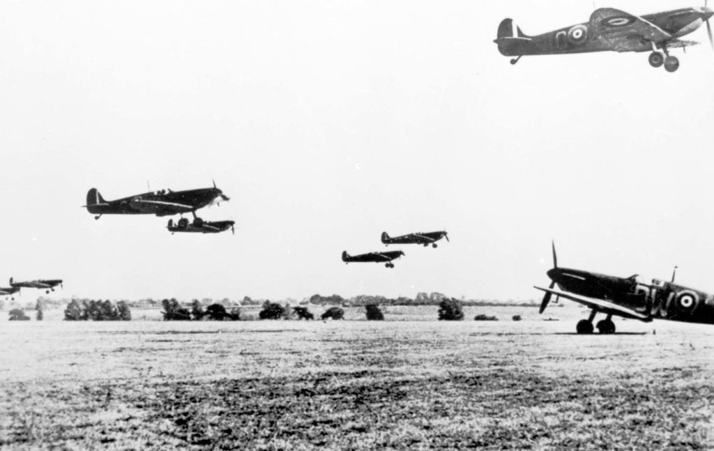 https://s1.cdn.autoevolution.com/images/news/gallery/war-machines-spitfire-and-hurricane-in-the-battle-of-britain_2.jpg