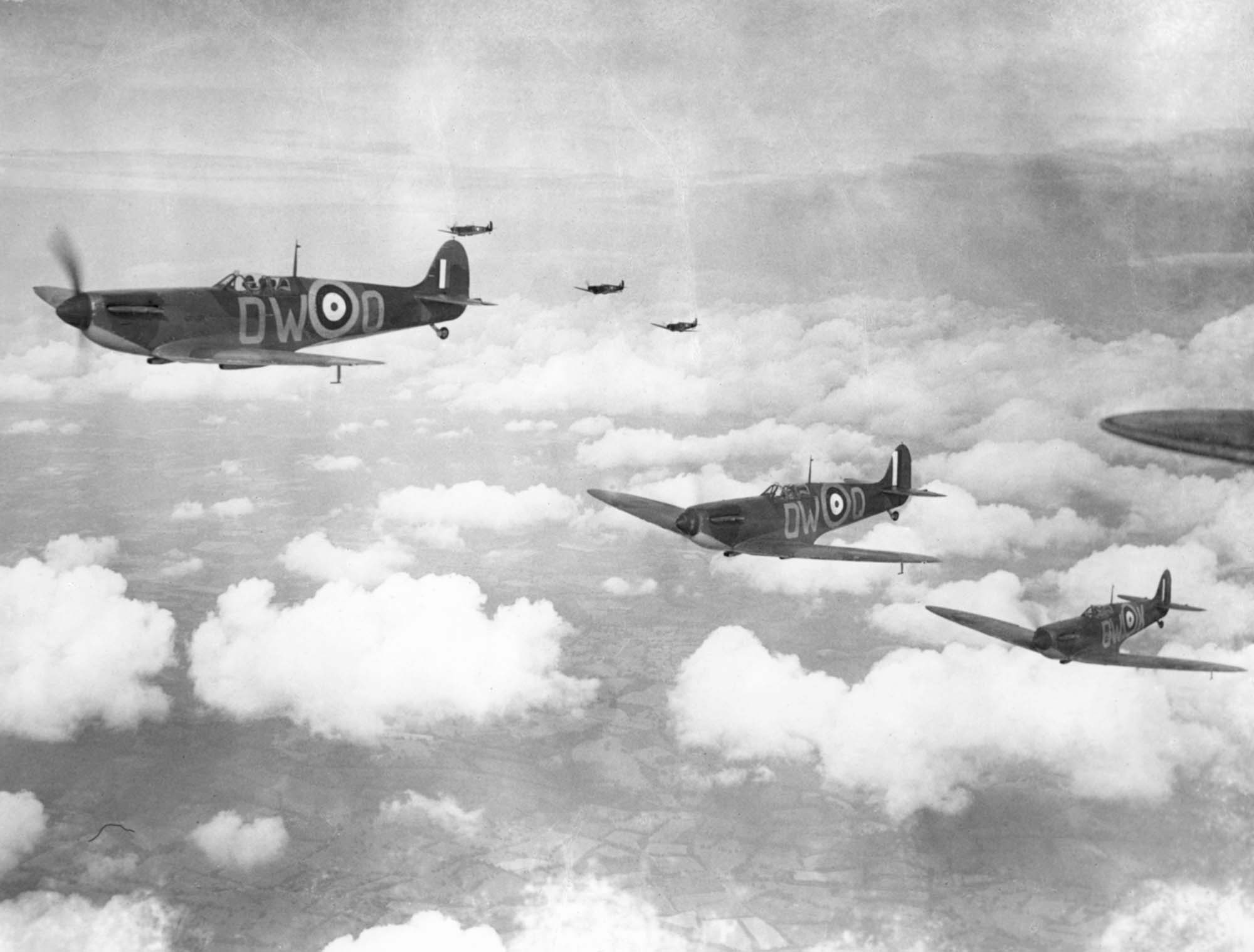 https://s1.cdn.autoevolution.com/images/news/gallery/war-machines-spitfire-and-hurricane-in-the-battle-of-britain_3.jpg