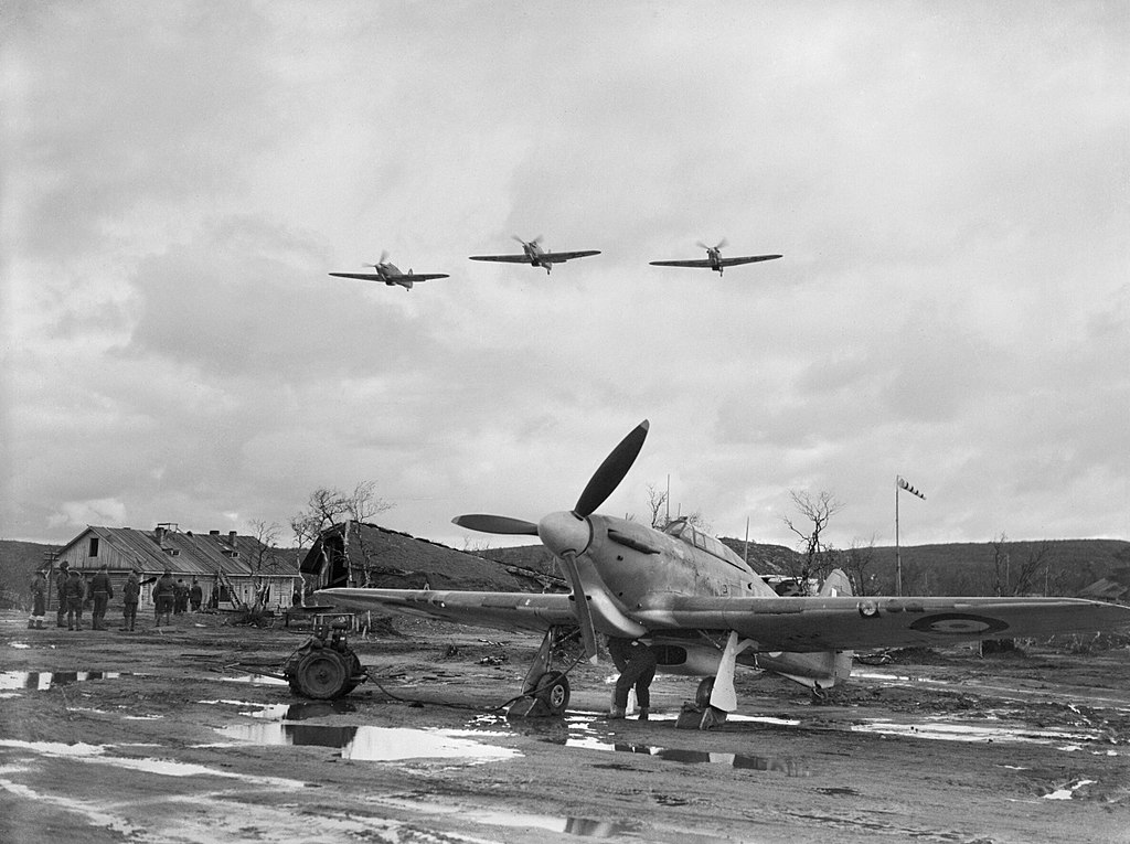 https://s1.cdn.autoevolution.com/images/news/gallery/war-machines-spitfire-and-hurricane-in-the-battle-of-britain_6.jpg