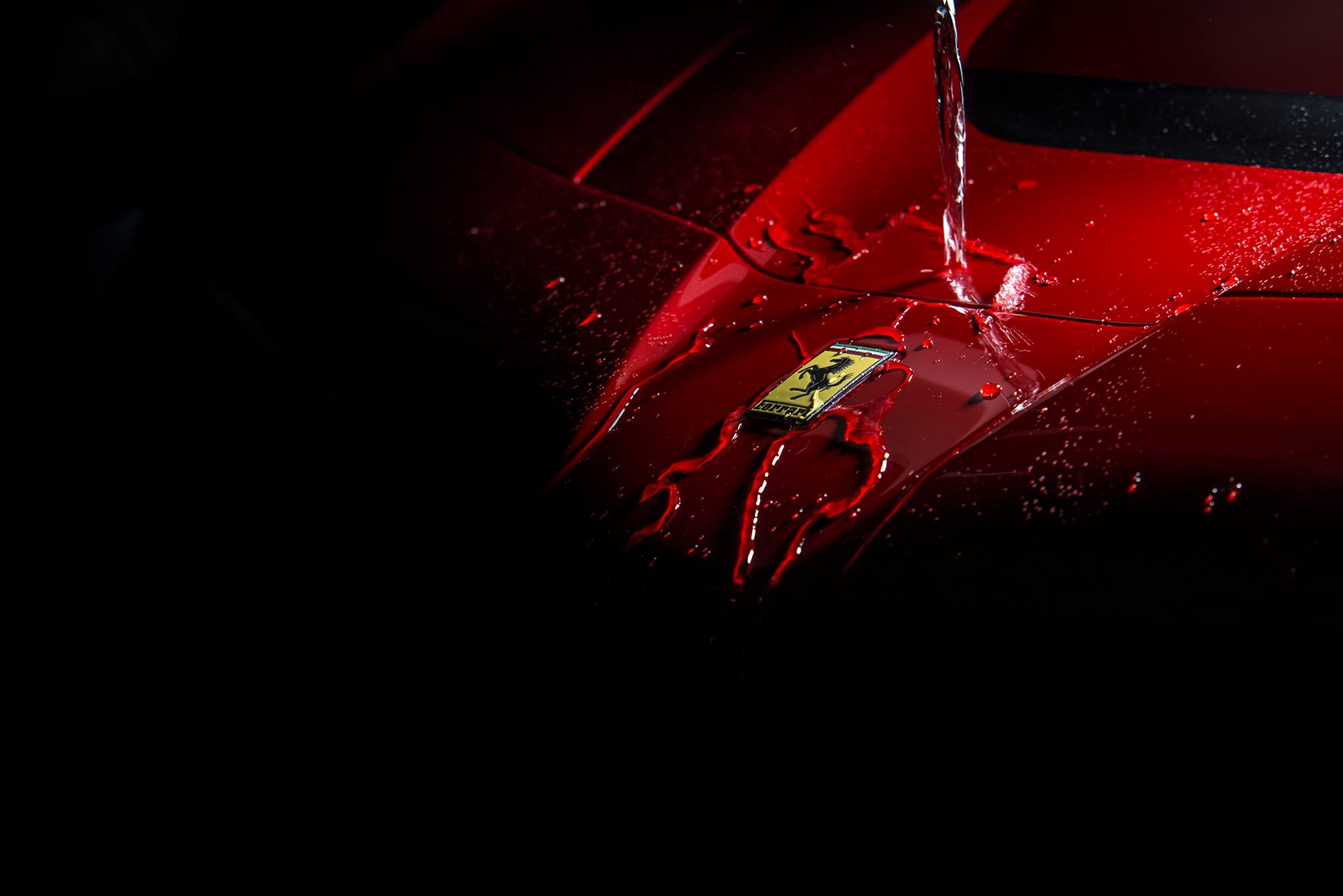 Washing the LaFerrari and Ferrari 458 Speciale Is Sexy - autoevolution