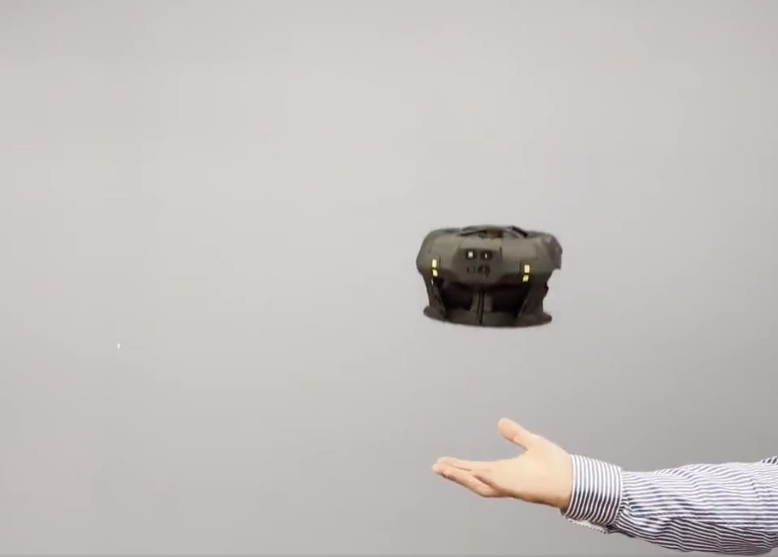 Blossom ironi overalt World's First Bi-Rotor Ducted Drone Looks Like a Flying Donut Made for  GPS-Denied Areas - autoevolution