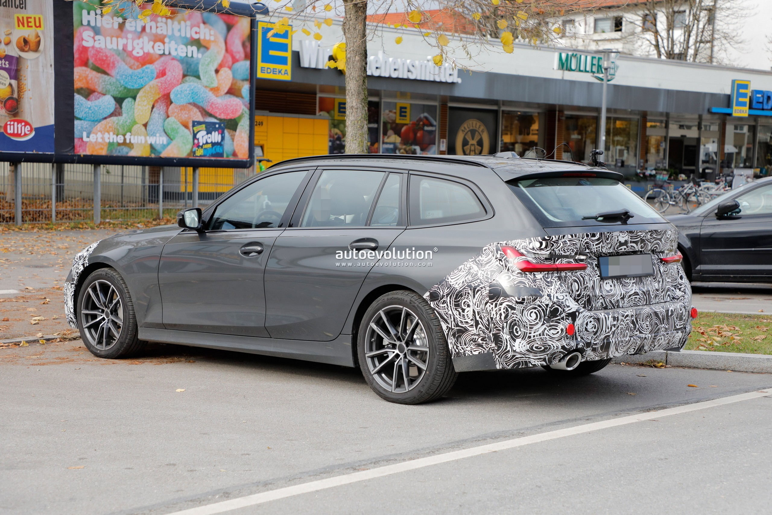 Worry Not, the 2023 BMW 3 Series Touring Facelift Will Have a Normal-Sized  Grille - autoevolution
