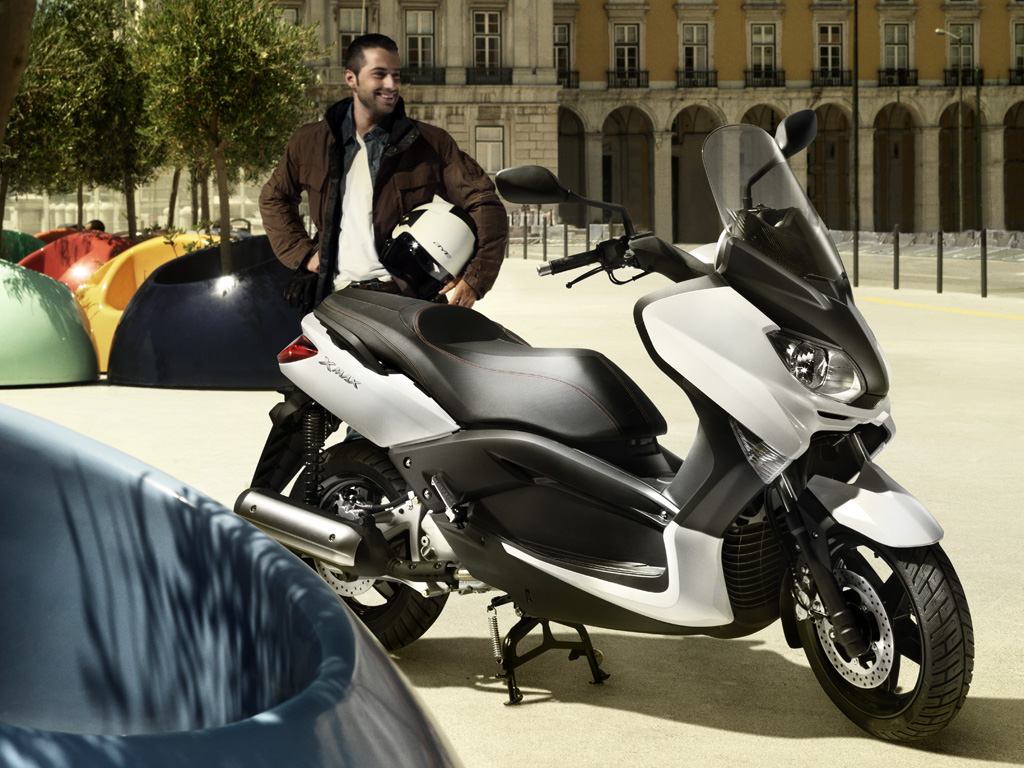 Yamaha Reveals 2010 X MAX 250 and 125 Scooters autoevolution