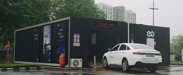 Geely's CaoCao battery-swapping station replace the depleted battery pack of a Maple 60S