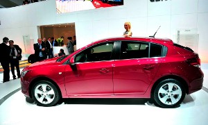 Geneva 2011: Chevrolet Cruze Hatchback <span>· Live Photos</span>