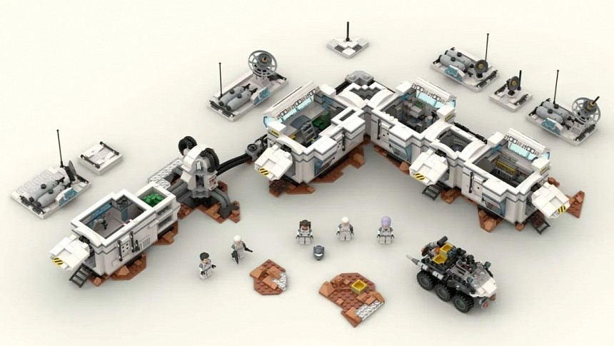 Fan-made LEGO Ideas Titan Space Station
