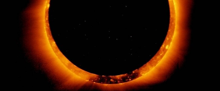 Annual eclipse from 2011 as captured by Hinode spacecraft