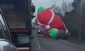 Giant Inflatable Santa Breaks Free, Blocks Traffic For 3 Hours