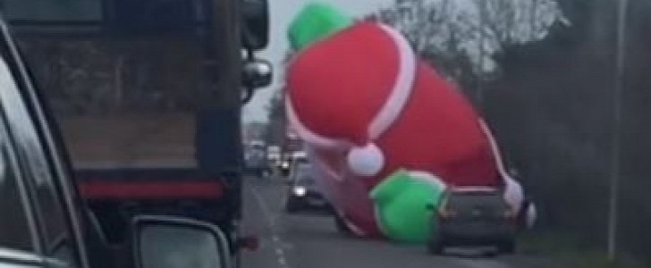 Santa floats into traffic, causes jam for more than 3 hours