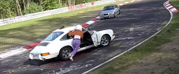Girl Pushes Porsche 911 To Safety after Nurburgring Spin