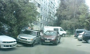 Girl Tries to Park Renault Sandero - Fails Appallingly