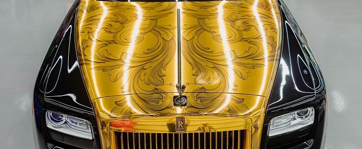 Rolls-Royce Ghost Series II Gold Chrome Versace Black by MetroWrapz