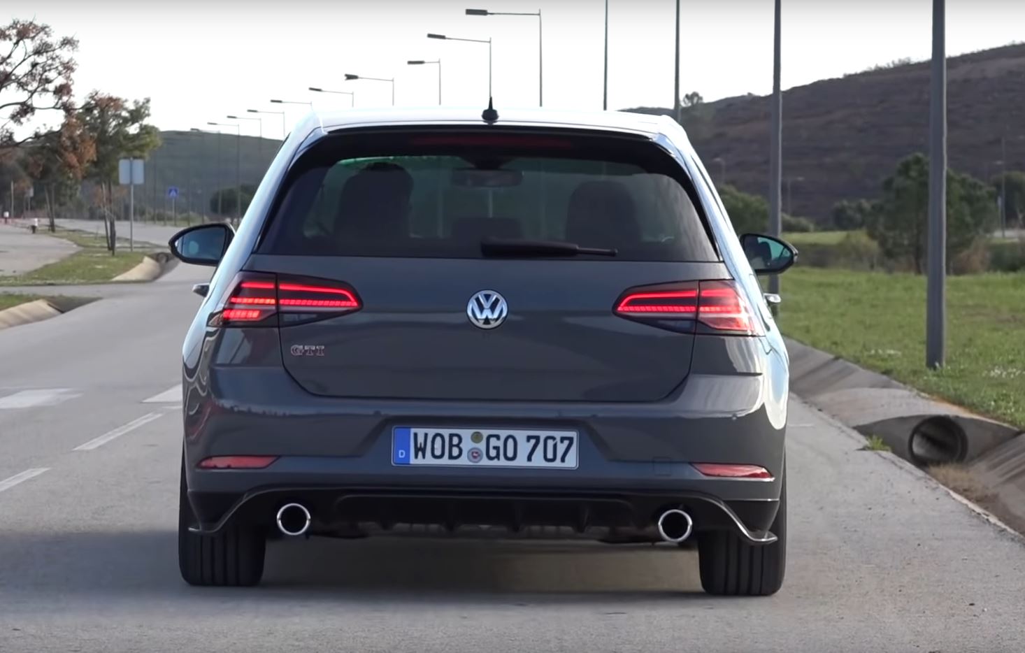 Golf Gti Tcr 0 100 Km H Launch Proves Gti Can Handle 290 Hp Autoevolution