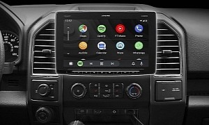 Google Accused of Blocking Android Auto Apps From Third-Party Stores